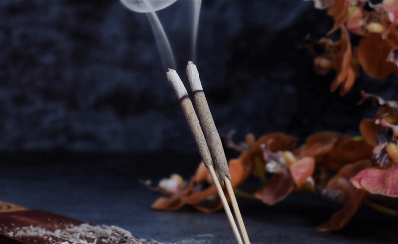 incense-sticks_t20_kLVYNE-1-1080x628